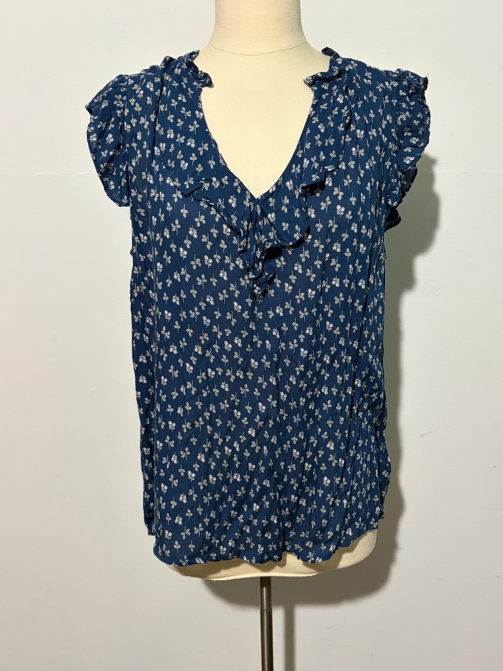 Stitch Fix Velvet by Graham & Spencer Viscose Blue Floral Ruffle V-Neck Top